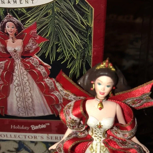 Collectible Hallmark 1997 Holiday BARBIE Fifth in Series of Happy Holiday Dolls - Picture 11 of 15